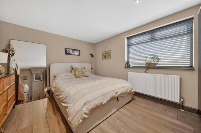 4 bed Semi-Detached for sale Image 9