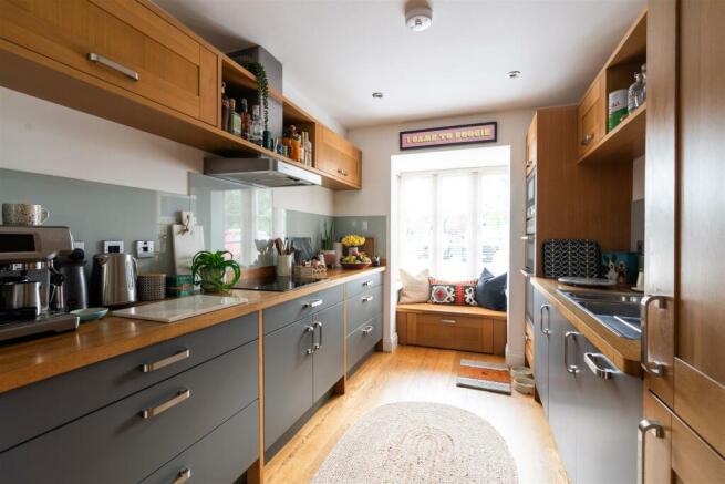Kitchen 1.jpg