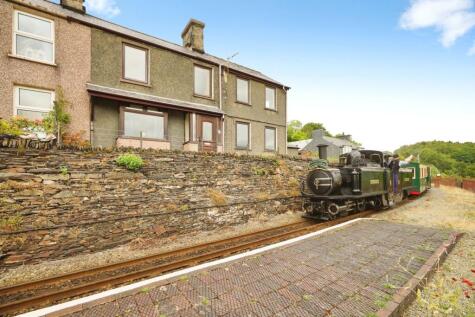 Railway Terrace, PENRHYNDEUDRAETH, Gwynedd, LL48