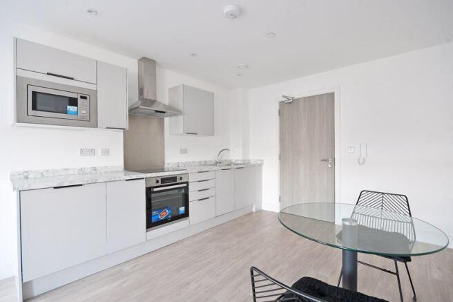 1 bed Apartment to rent Image 4