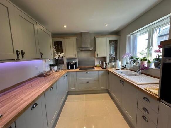 Kitchen 1.jpg