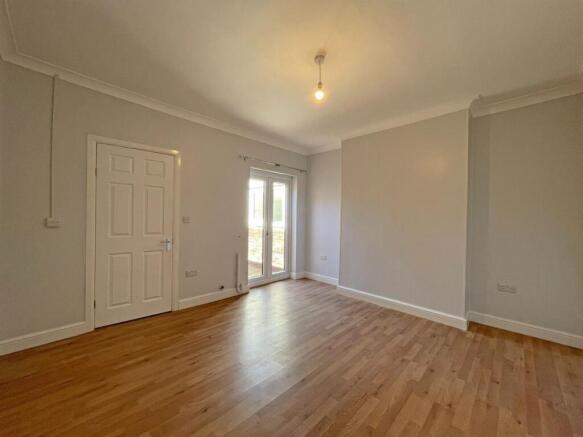 Spacious, bright room with lovely wooden floori...