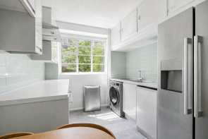 4, St Ivian Court, Colney Hatch Lane, Hornsey, London N10 1EL