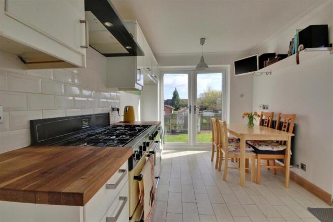 4 bed Detached for sale Image 8