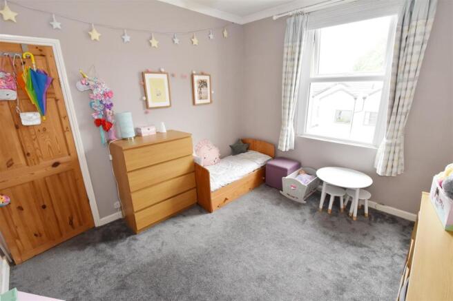 Bedroom two (2).jpg