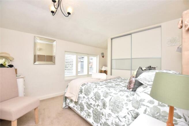 4 bed Semi-Detached for sale Image 11