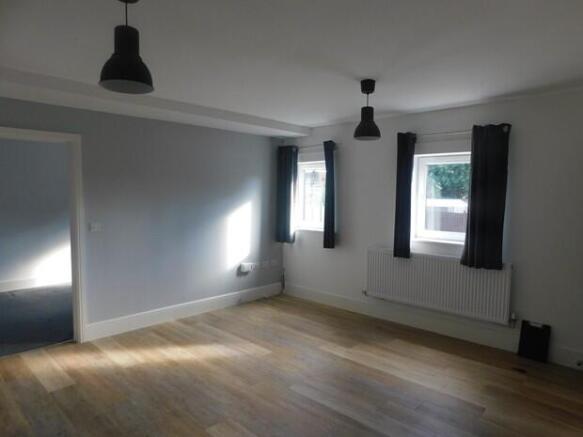Flat 2, 7 Wharf Road Living Room (2)