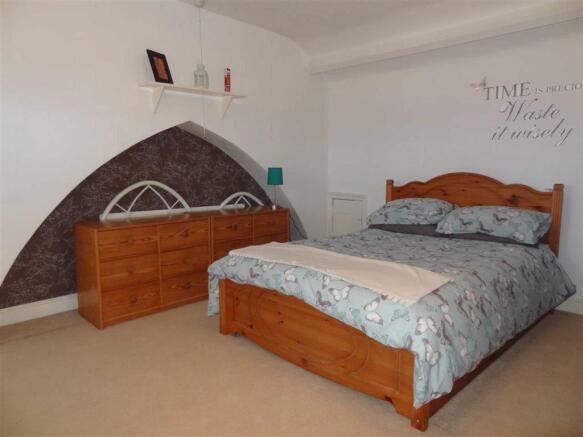 BEDROOM 2