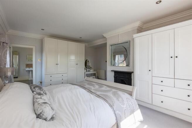 Grooms Cottage Bedroom 1-3.jpg