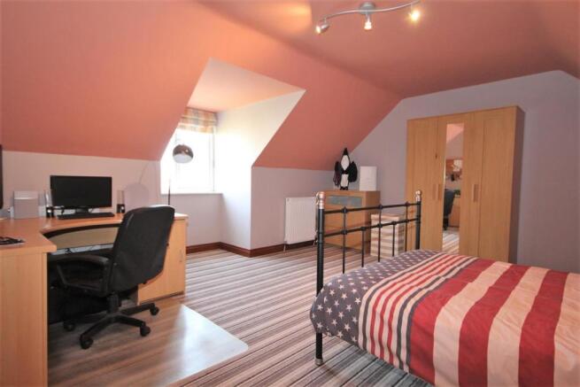BEDROOM 2