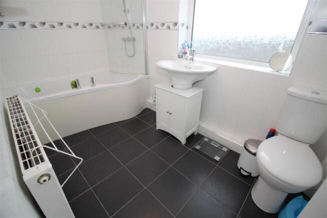 FAMILY BATHROOM