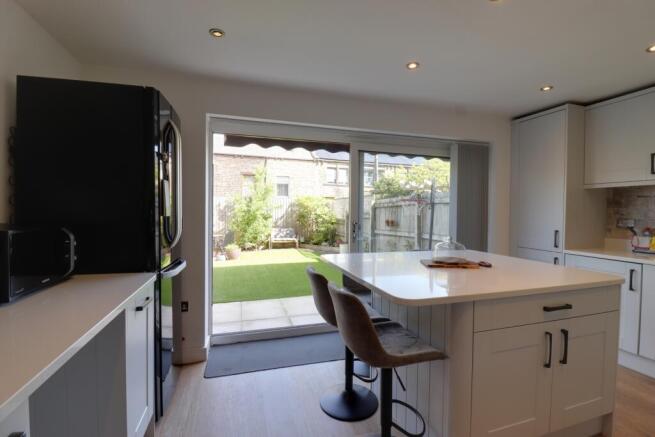 4 bed Semi-Detached for sale Image 4