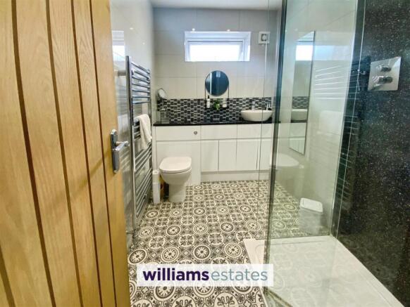 en-suite shower
