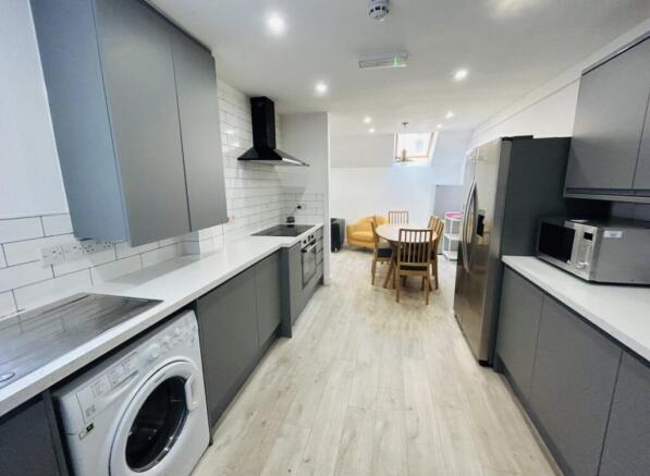 6 Bedroom Semi-Detached House (HMO)