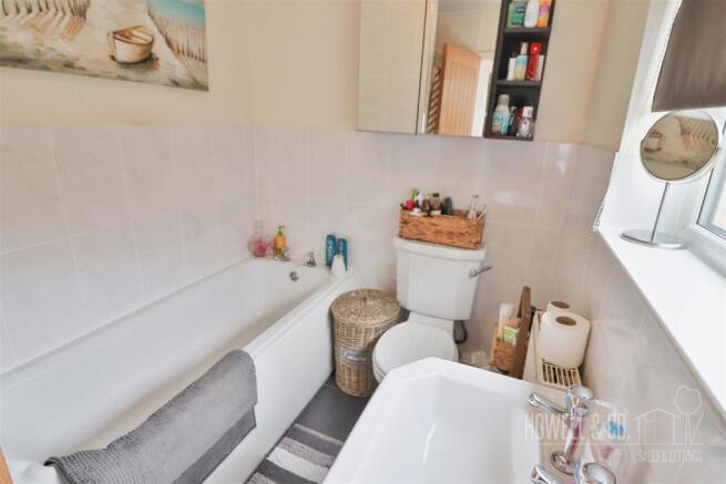 BATHROOM/W.C
