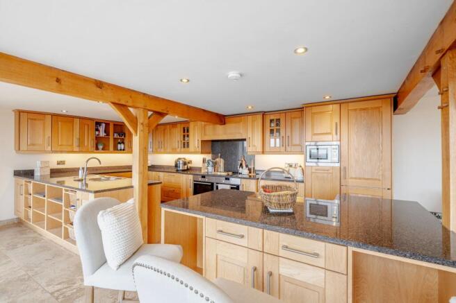 4 bed Barn Conversion to rent Image 6