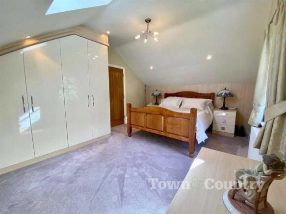 PRINCIPAL BEDROOM