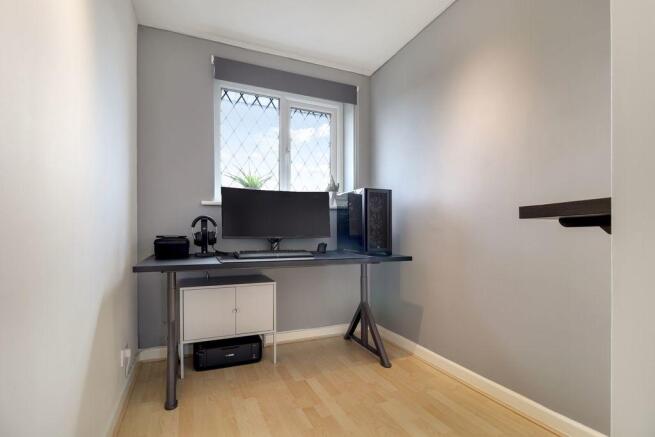 Bed / Office / Dressing Room