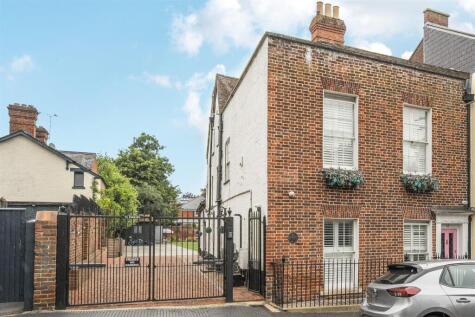 Grade II Listed Home in the centre of West Malling