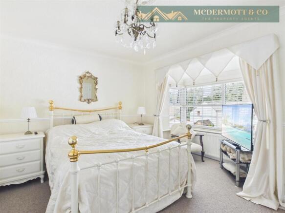 4 bed Detached for sale Image 5