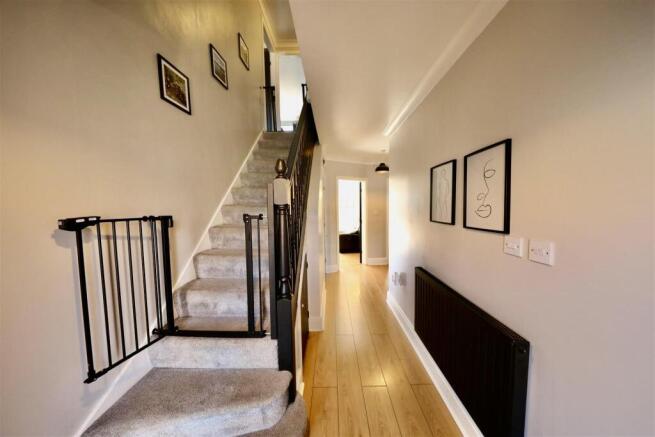 6 bed Detached for sale Image 10