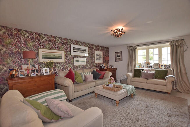 4 bed Cottage for sale Image 9