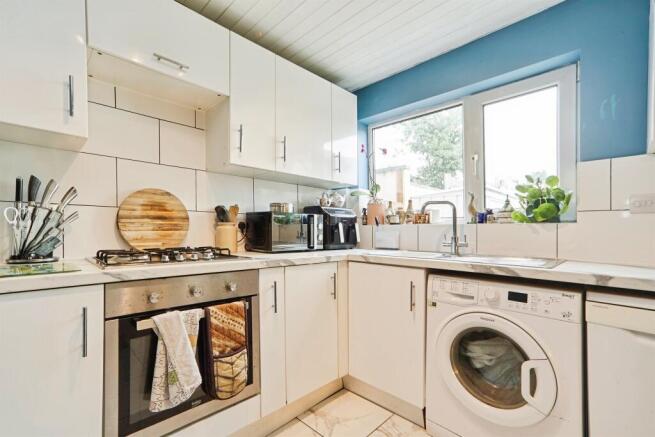 3 bed Terraced for sale Image 9