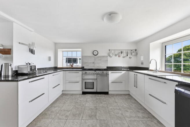 4 bed Semi-Detached for sale Image 10