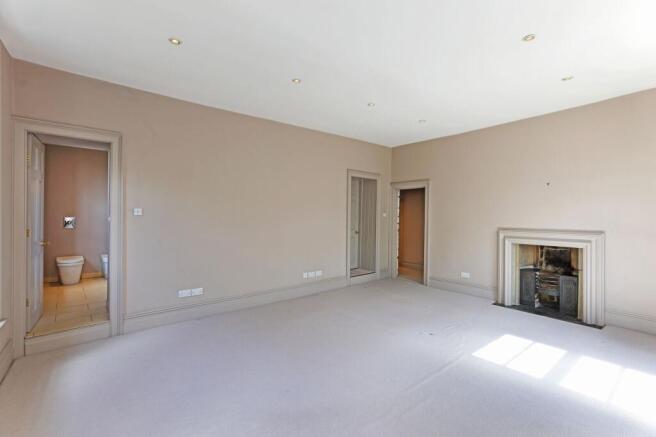5 bed Semi-Detached for sale Image 8
