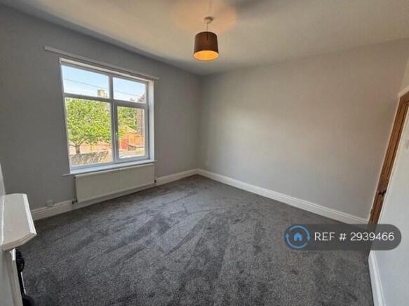 2 bed Terraced to rent Image 12