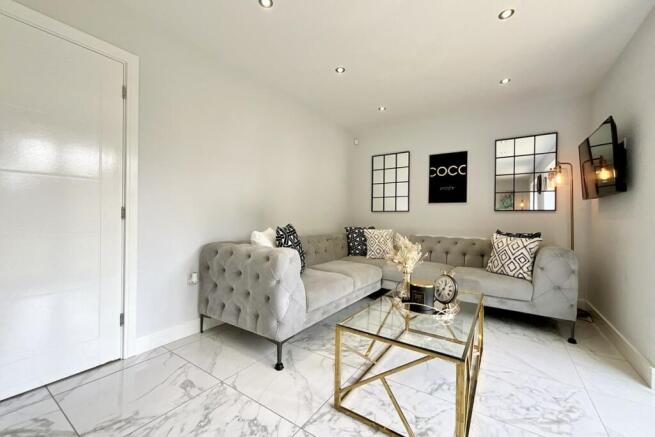 5 bed Detached for sale Image 12