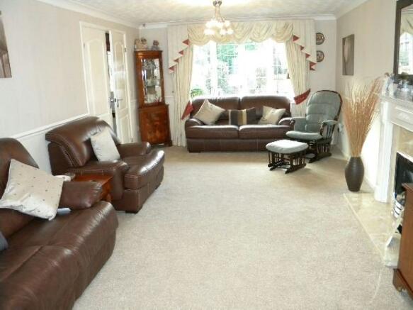 LOUNGE.