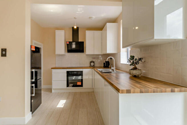 3 bed Semi-Detached for sale Image 4