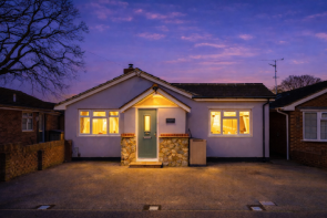 37, Capel Close, Parkwood, Gillingham ME8 9TE