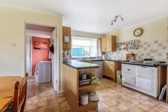 Fitted kitchen / breakfast room