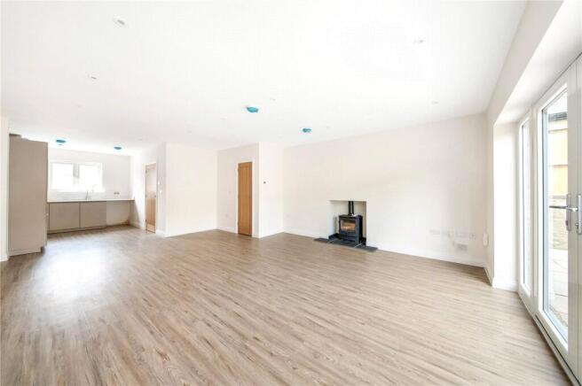 3 bed Semi-Detached for sale Image 6
