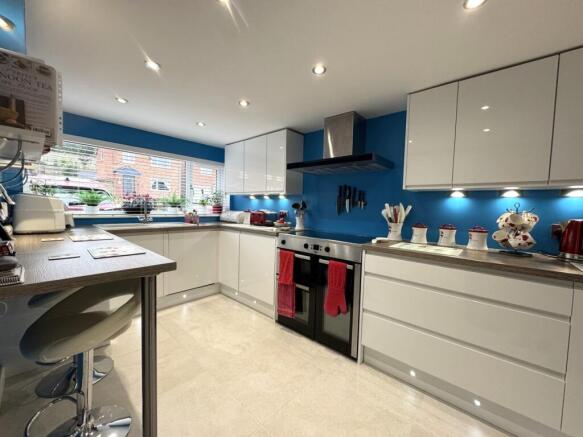 Fitted Kitchen/Breakfast Room