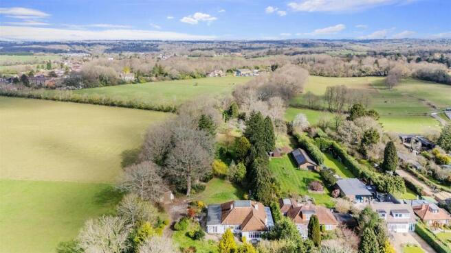 MARGERY LANE, LAVINGTON DRONE  (5).jpg
