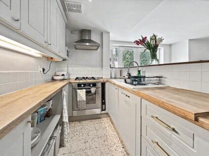 Flat 2, Woodside Court, Broadgate Lane, Horsforth, Leeds