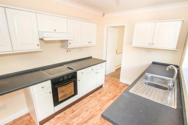 FITTED KITCHEN