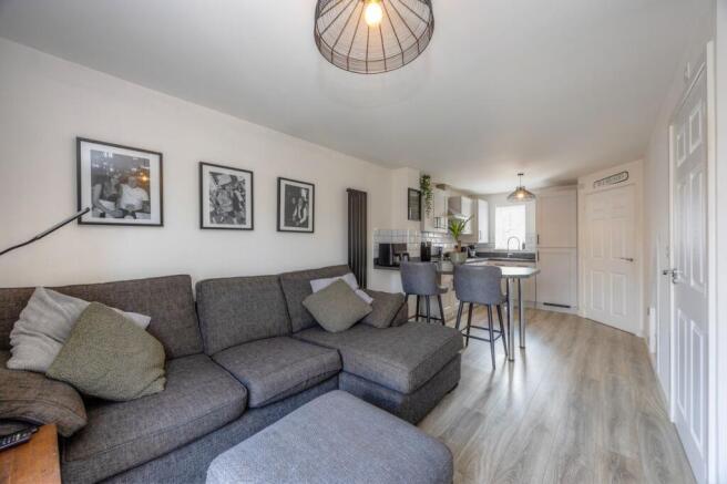 3 bed Semi-Detached to rent Image 4