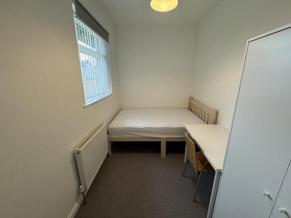 5 bed Semi-Detached to rent Image 10