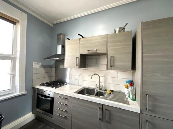 1 bed House Share to rent Image 7