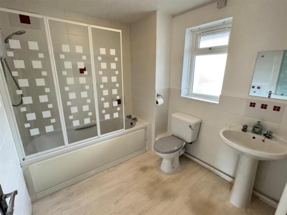7 Jenkins Court Bathroom