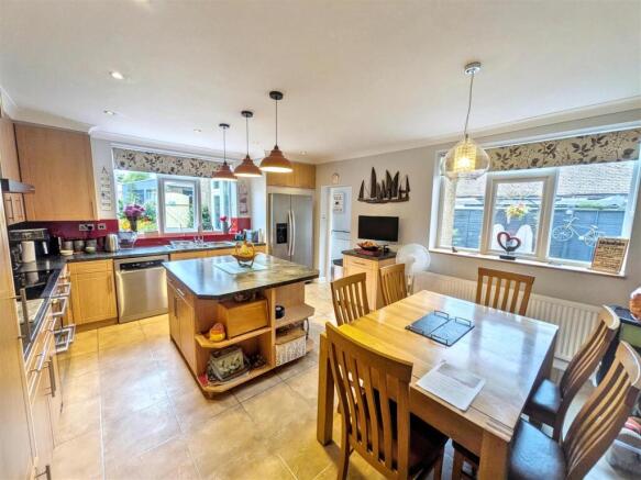 Kitchen / dining room