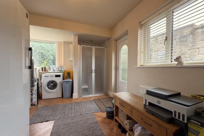 4 bed Detached for sale Image 8