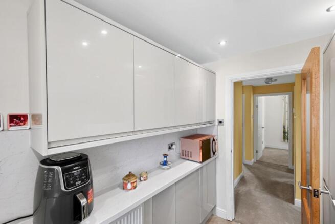 3 bed Apartment for sale Image 10