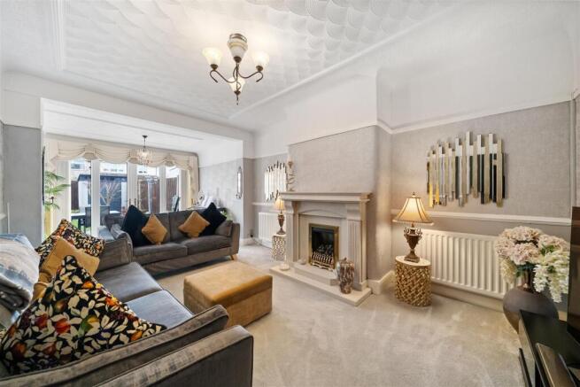 Living Room2.jpg