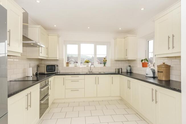 Extensively fitted kitchen