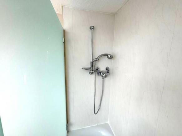 MAINS FED SHOWER